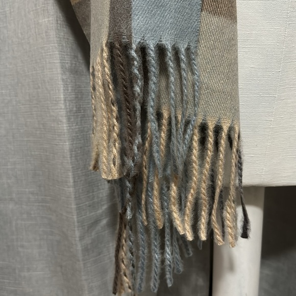 EUC Pretty Persuasions Scarf-Large 27x70-Blue/Beige/Brown Plaid-Soft Poly Blend - Picture 2 of 15